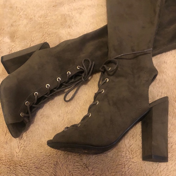 Guess Boots - Picture 9 of 13